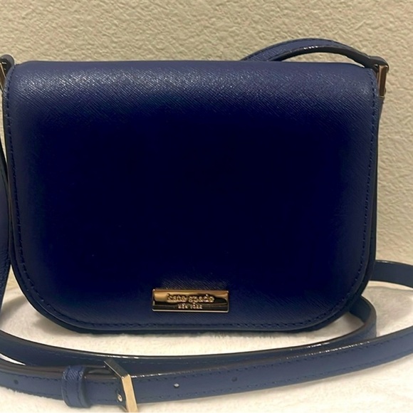 kate spade Handbags - Immaculate Navy Kate Spade New York Crossbody